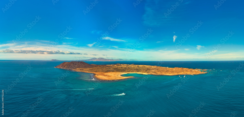 Obraz premium Stunning aerial panoramic view of Lobos island near Corralejo in Fuerteventura.