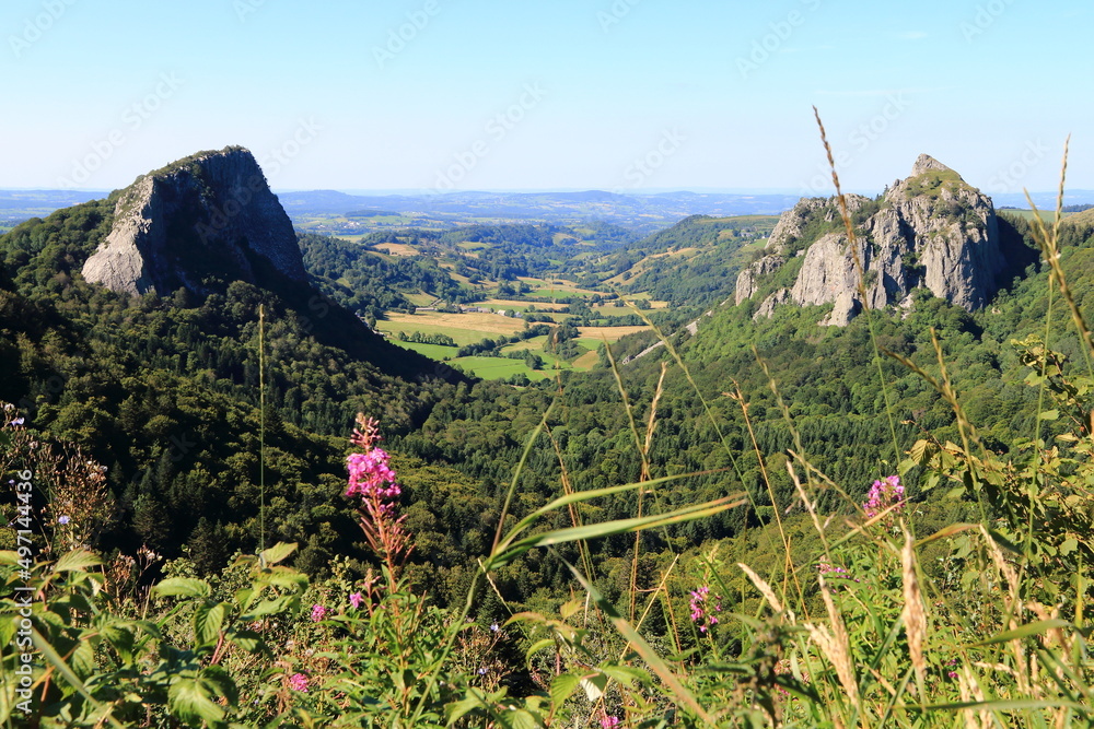 Les Roches Tuilière et Sanadoire, anciens volcans d'Auvergne