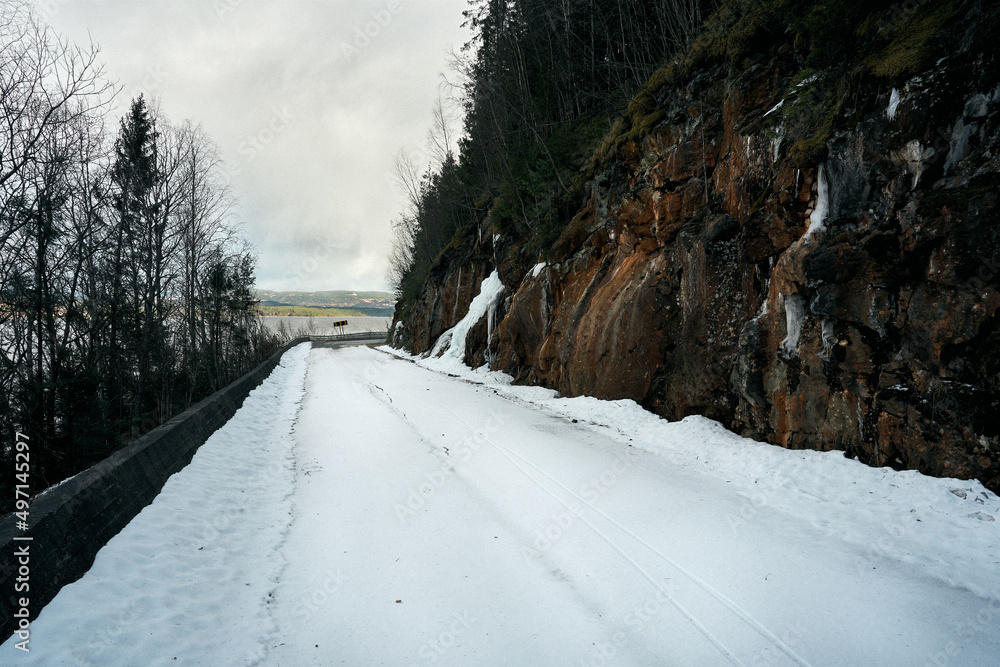 Obraz premium road in the Skreiafjella Mountains by Lake Mjøsa, Norway