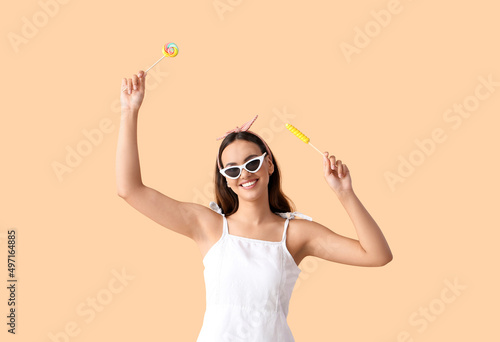 Beautiful young woman in su...
