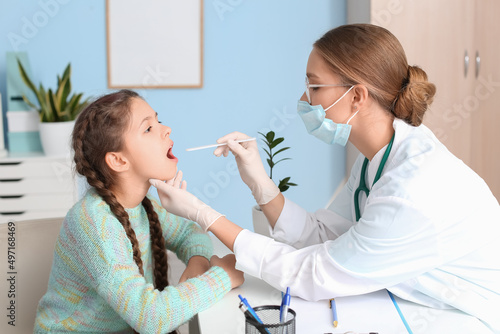 Doctor examining little gir...