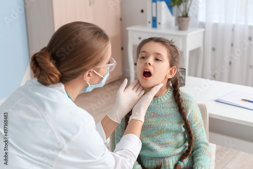 Doctor examining little gir...