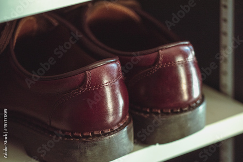 We maintained leather shoes, wallets and bags. © An artisan