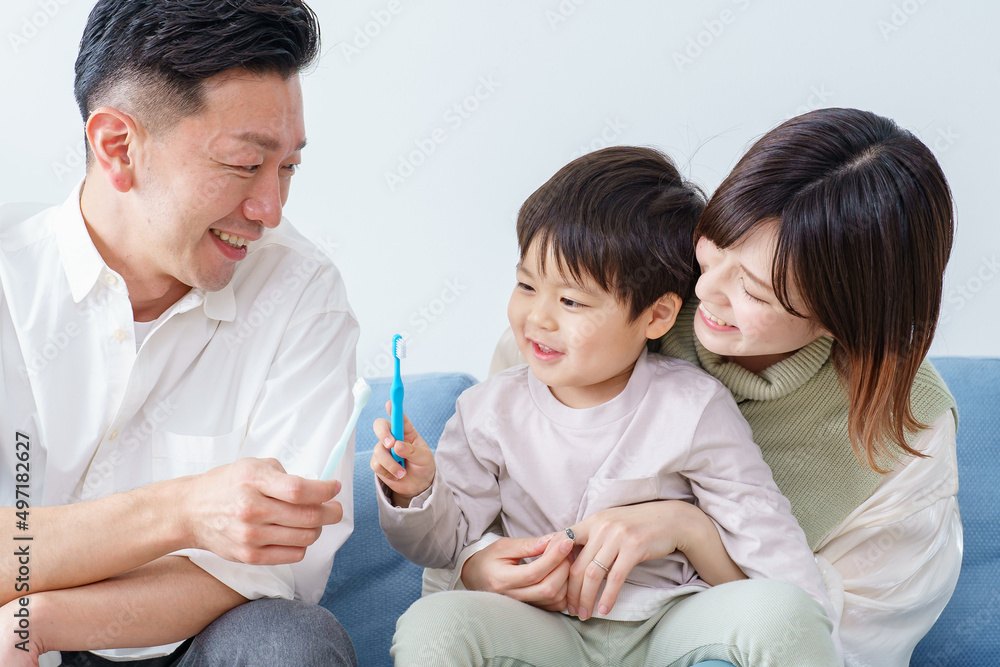 Fototapeta premium Parents and child brushing teeth