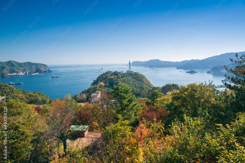 秋の釜石大観音と釜石湾