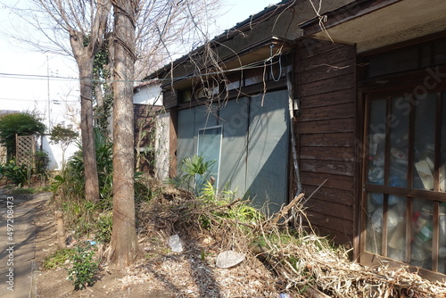 Wallpaper Mural 日本の廃屋 Torontodigital.ca