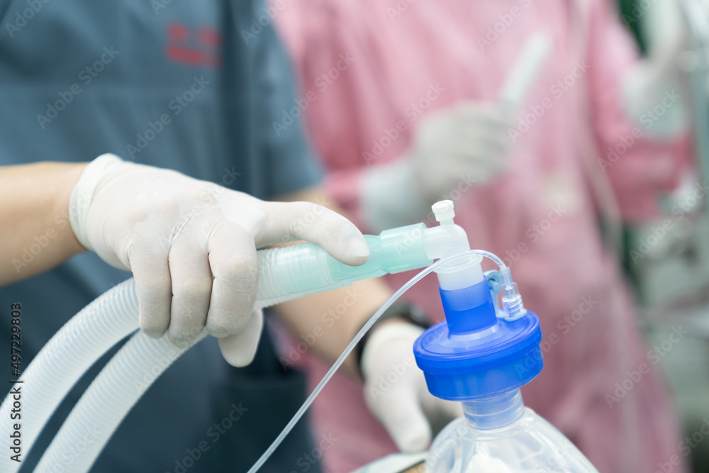 anesthesiologist prepare for insert endotracheal tube - obrazy, fototapety, plakaty 