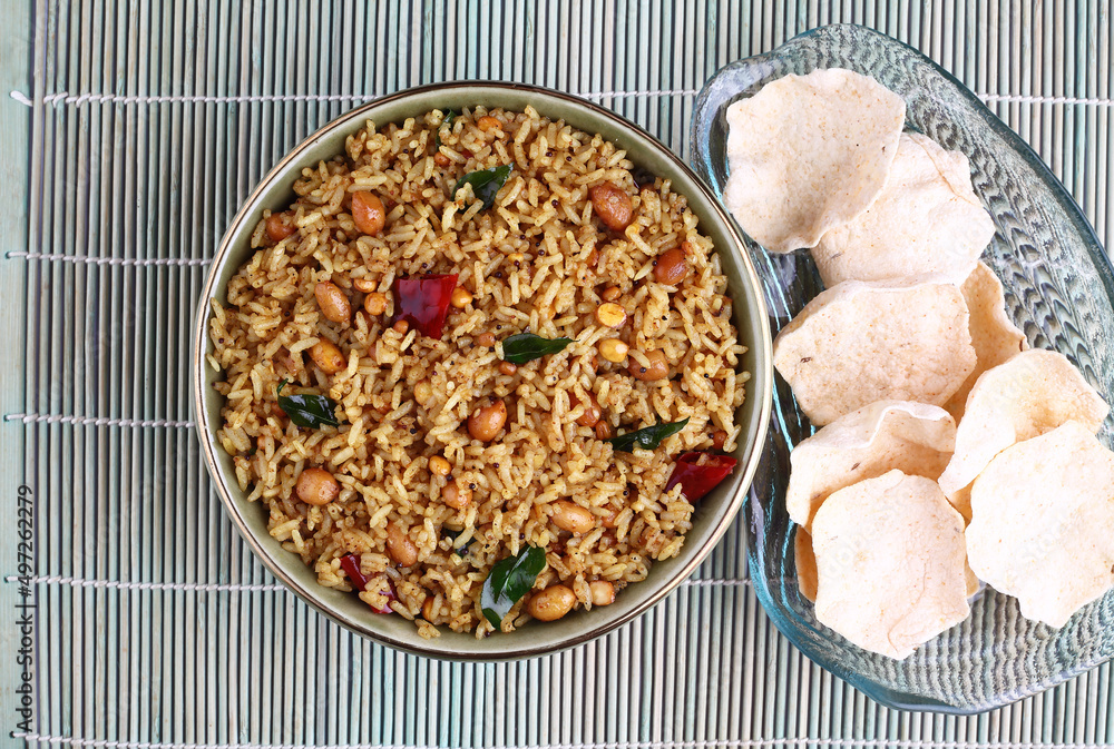 Temple Puliyodharai / Puliyogare / Tamarind Rice - Tangy and spicy