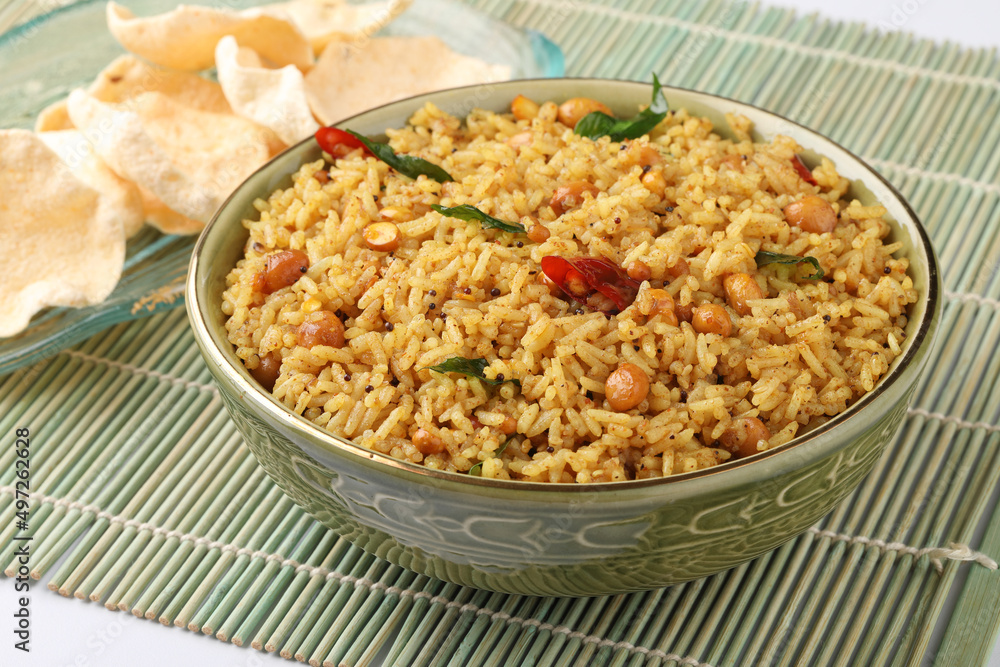 Temple Puliyodharai / Puliyogare / Tamarind Rice - Tangy and spicy