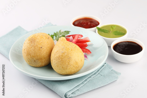 paneer bonda indian snack,Indian snack aloo vada or bonda made from potato with coconut chutney. indian snacks Aloo Bonda vada / pakoda / pakora. Served with green chutney.