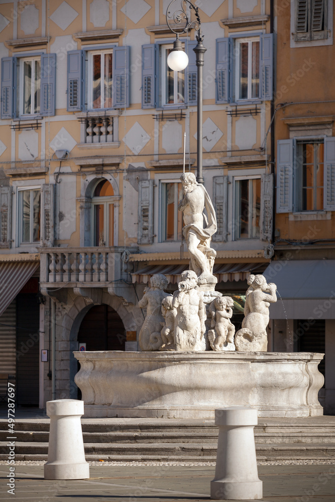 Piazza Vittoria with old Neptun fountain