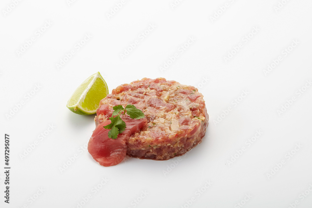 Thunfischtartare mit Koriander und Limette Thunfischtartare mit Koriander und Limette