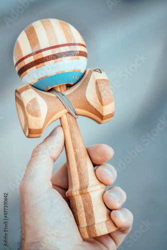 фотографія Gros plan d'un kendama (bilboquet japonais)