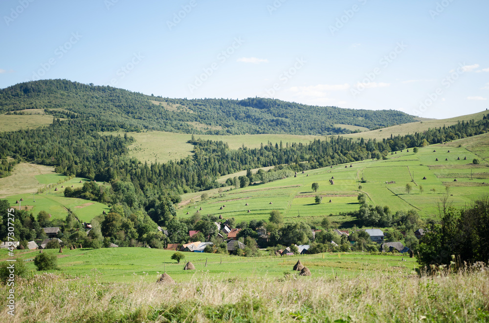 Fototapeta premium Beautiful view of the Ukrainian mountains Carpathians