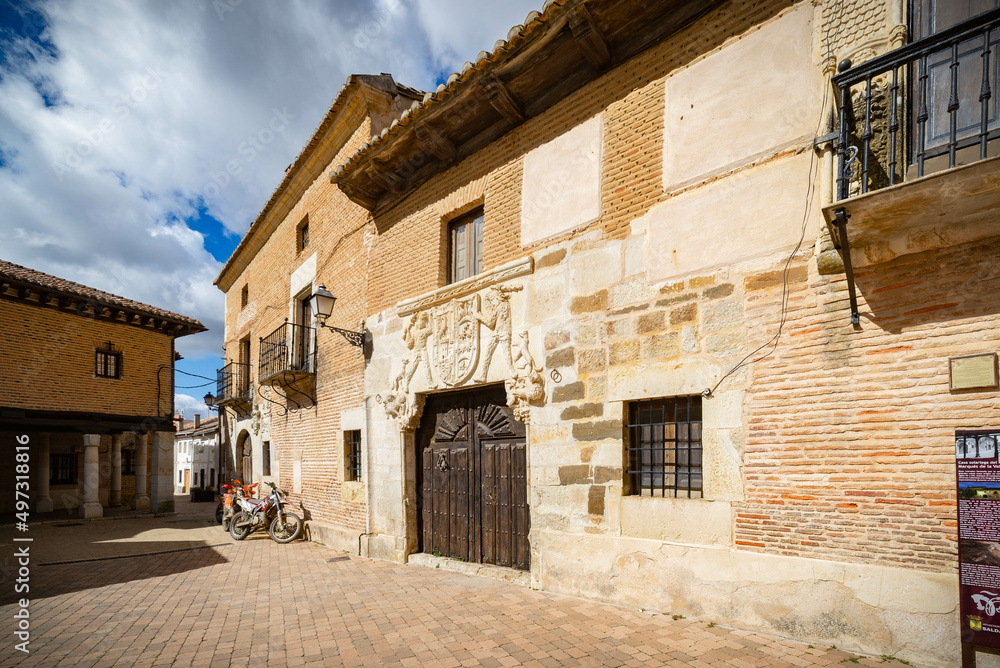 edificios rurales en pequeños pueblos de el norte de España
