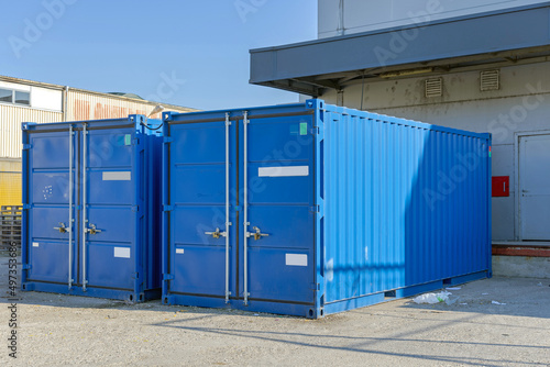Obraz na płótnie Two Shipping Containers w salonie