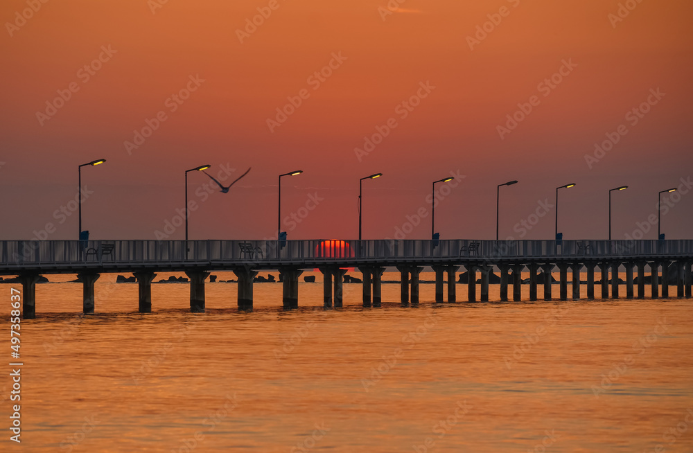Naklejka premium pontoon at the Black Sea at sunrise