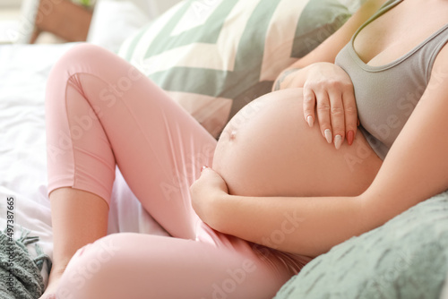 Young pregnant woman restin...