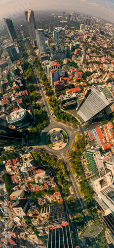 Vista panorámica de la Ciudad de México. Toma aérea de Avenida Reforma
