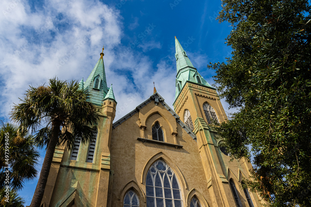 Obraz premium Wesley Monemental United Methodist Church in The Downtown Historic District, Savannah, Georgia, USA