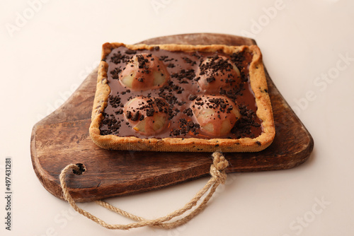 Obraz na plátne Tarte Cookie Chocolat Caramel aux brisures d'Oréo & Poires