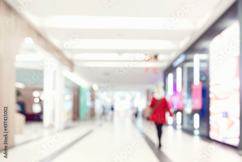 Motion Blurred People in the Shopping Mall © malija