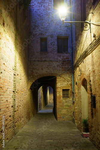 Fototapeta Naklejka Na Ścianę i Meble -  Buonconvento, medieval city in Siena province, by night