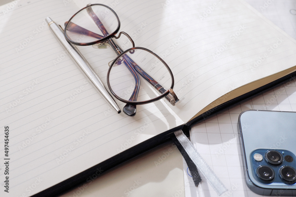 Office. On the table is a pen, diary, mobile phone, glasses. Office. On the table is a pen, diary, mobile phone, glasses.