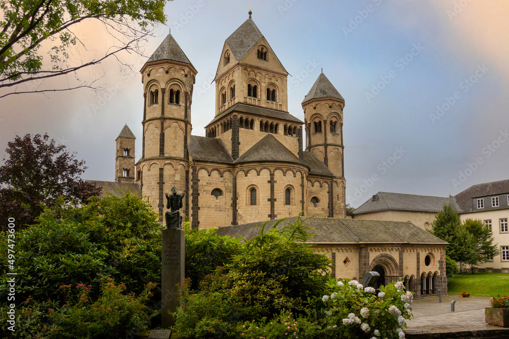  Abtei Maria Laach hochmittelalterliche Klosteranlage  an der Südwestseite des Laacher Sees gelegen, vier Kilometer nördlich von Mendig im Landkreis Ahrweiler in Rheinland-Pfalz