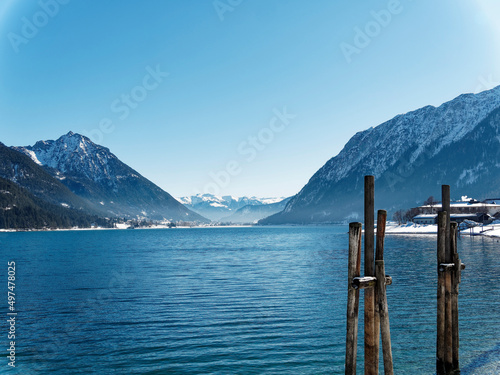Österreichische Seen- und Verschneite Berglandschaft. Achensee der größte See Tirols - Blick vom Pertisau nach Maurach im Süden zwischen Rofangebirge, Bärenkopf und Vorderes Sonnwendjoch photo
