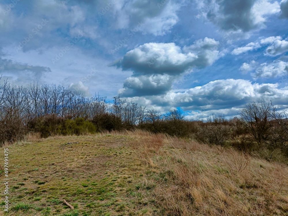 Obraz premium clouds over the hill