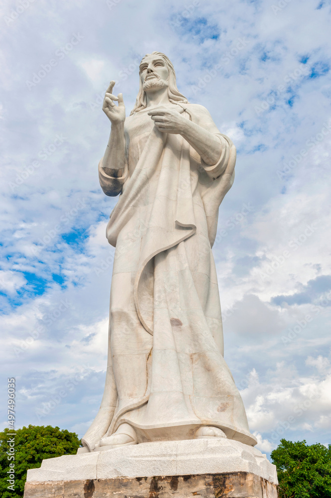 Obraz premium The Christ of Havana overlooking the bay in Havana, Cuba