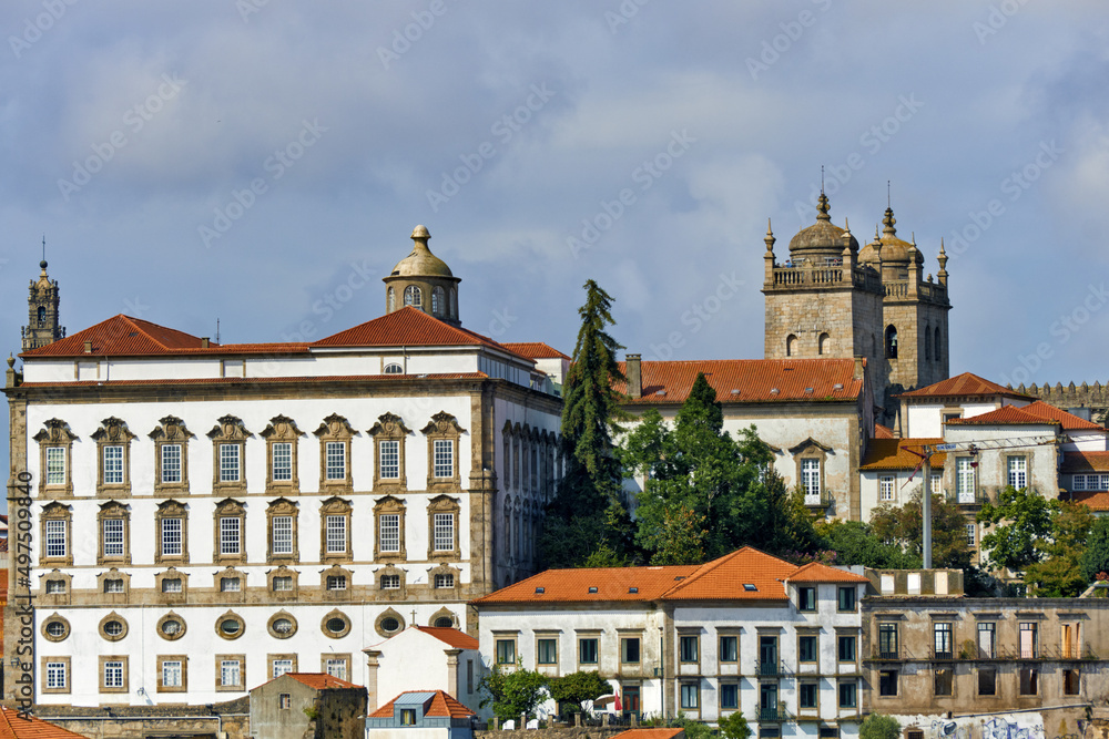 Fototapeta premium Cathedral and episcopal palace in the Batalha district in the old town of Porto, Portugal