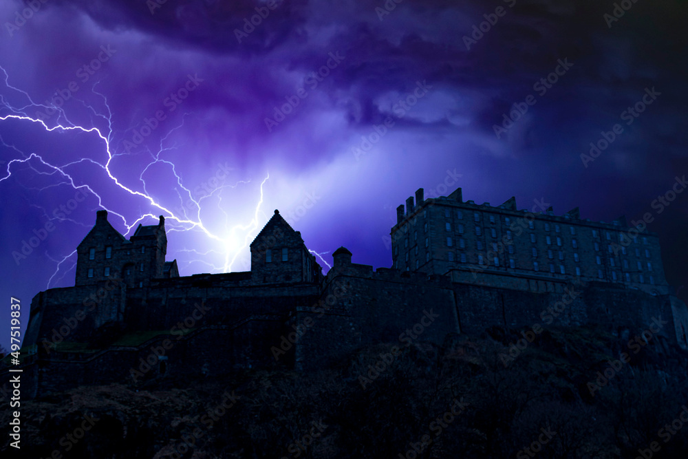 Noche de tormenta en el Castillo de Edimburgo Ecocia