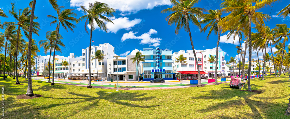 Naklejka premium Miami South Beach Ocean Drive colorful Art Deco street architecture panoramic view