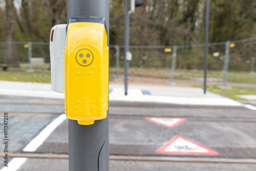 ampeldrücker straßenbahn verkehrsübergang bahn