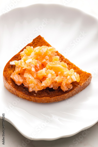 salmon tartar on fried bread