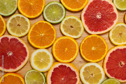 Verschiedenes Zitrusobst (Orange, Grapefruits, Zitronen, Limetten)