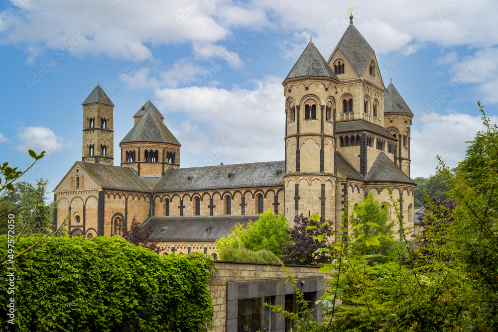 Abtei Maria Laach hochmittelalterliche Klosteranlage an der Südwestseite des Laacher Sees gelegen, vier Kilometer nördlich von Mendig im Landkreis Ahrweiler in Rheinland-Pfalz	
