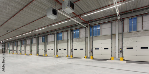 Fotótapéta Interior of a new empty warehouse with loading docks ready to be used
