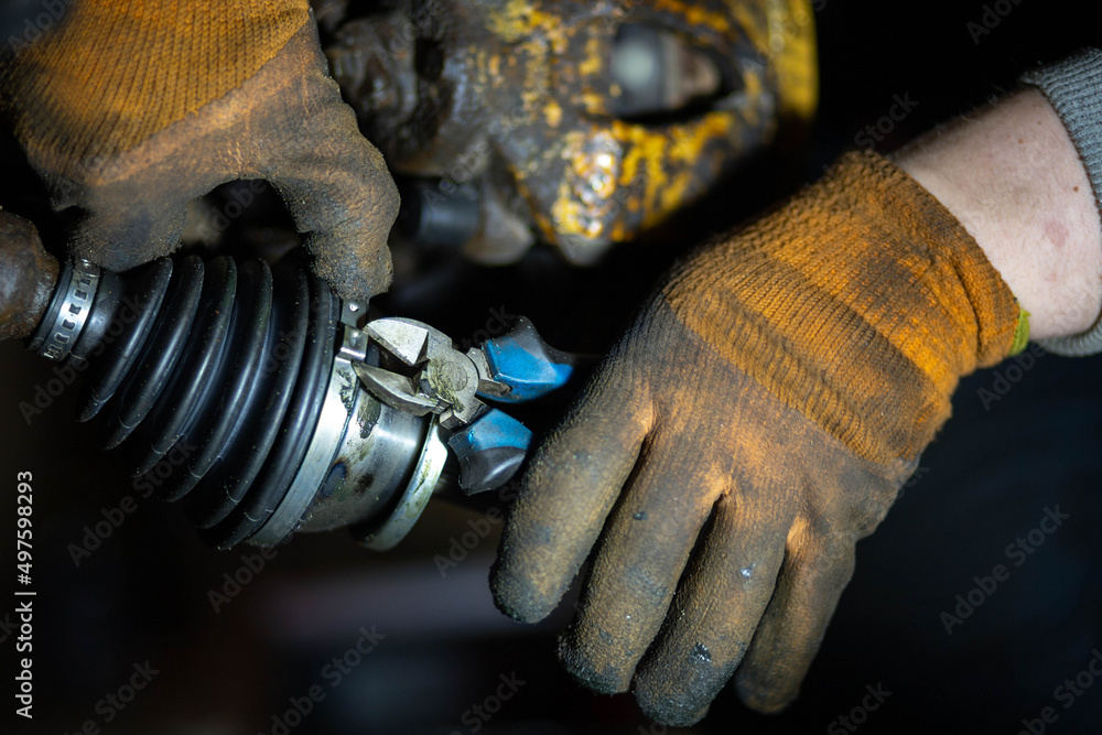 installation of the drive shaft of the joint and half shaft in the engine gearbox, a metal clamp on the rubber boot.
