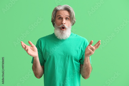 Shocked senior man in t-shi...