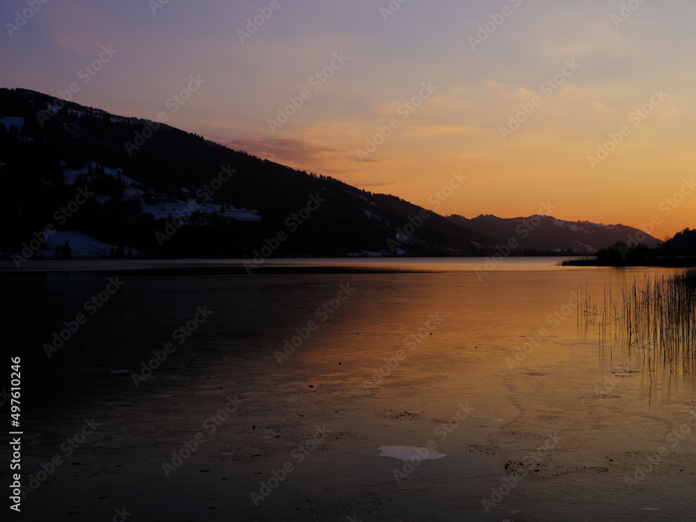 湖の風景、夕暮れ、静寂、夕陽