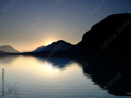 湖の風景、夕暮れ、静寂、夕陽