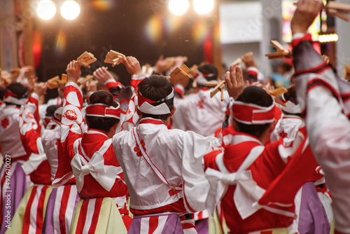 大規模なダンスのお祭り、高知県のよさこい祭り 