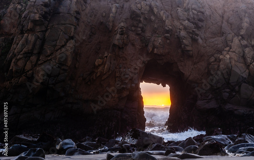 Telephoto shot of the keyhole arch, with the sun peeking trough.