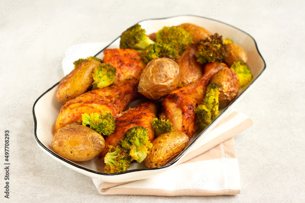 Roast drumsticks with potatoes and broccoli Roast drumsticks with potatoes and broccoli