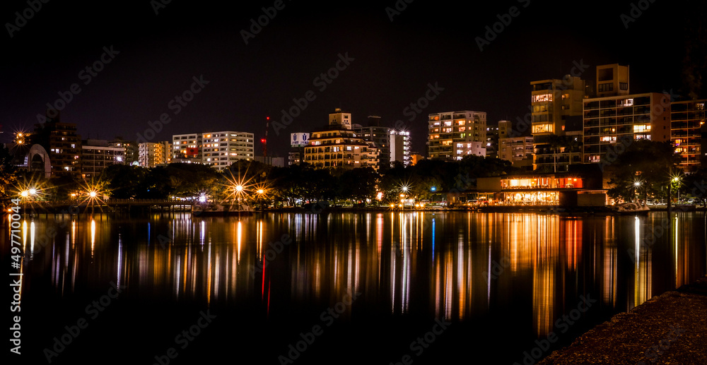 福岡県 大濠公園の池に反射する夜景