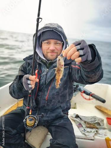 Obraz na płótnie Angeln mit Boot an der Ostseeküste w salonie