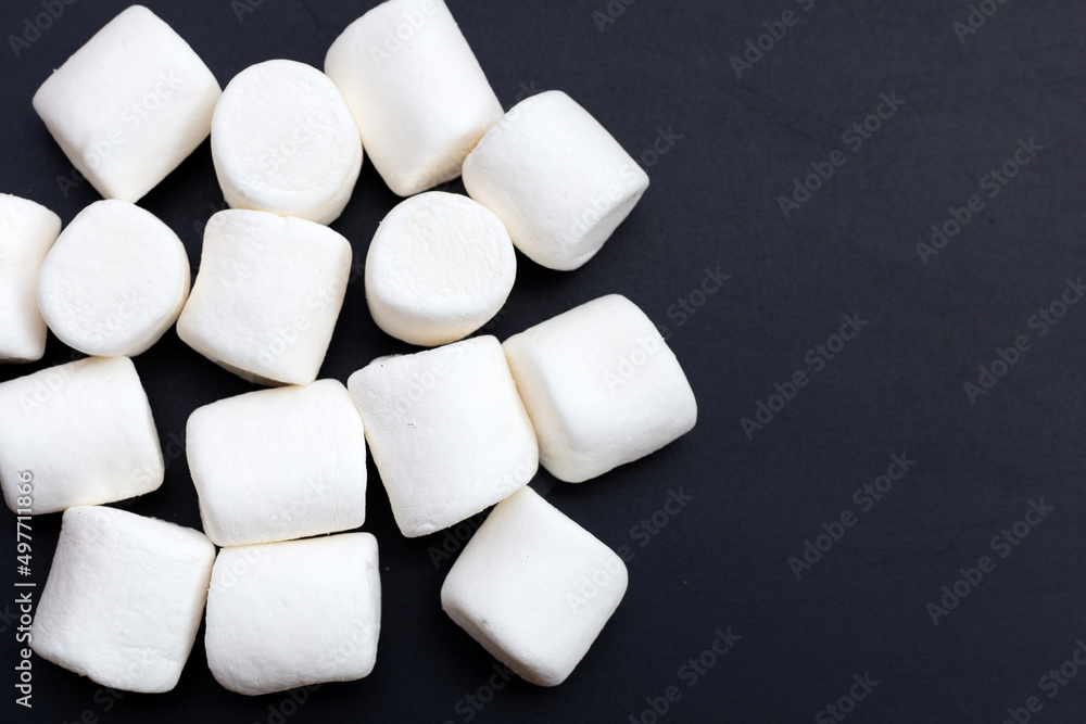 Delicious fluffy round marshmallows, White candy Delicious fluffy round marshmallows, White candy
